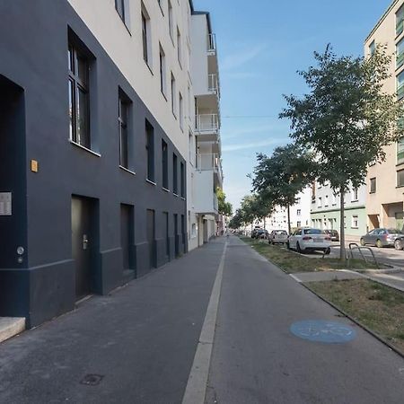 Grosse Terrasse, Klimaanlage Und U-Bahn Naehe Appartement Wenen Buitenkant foto