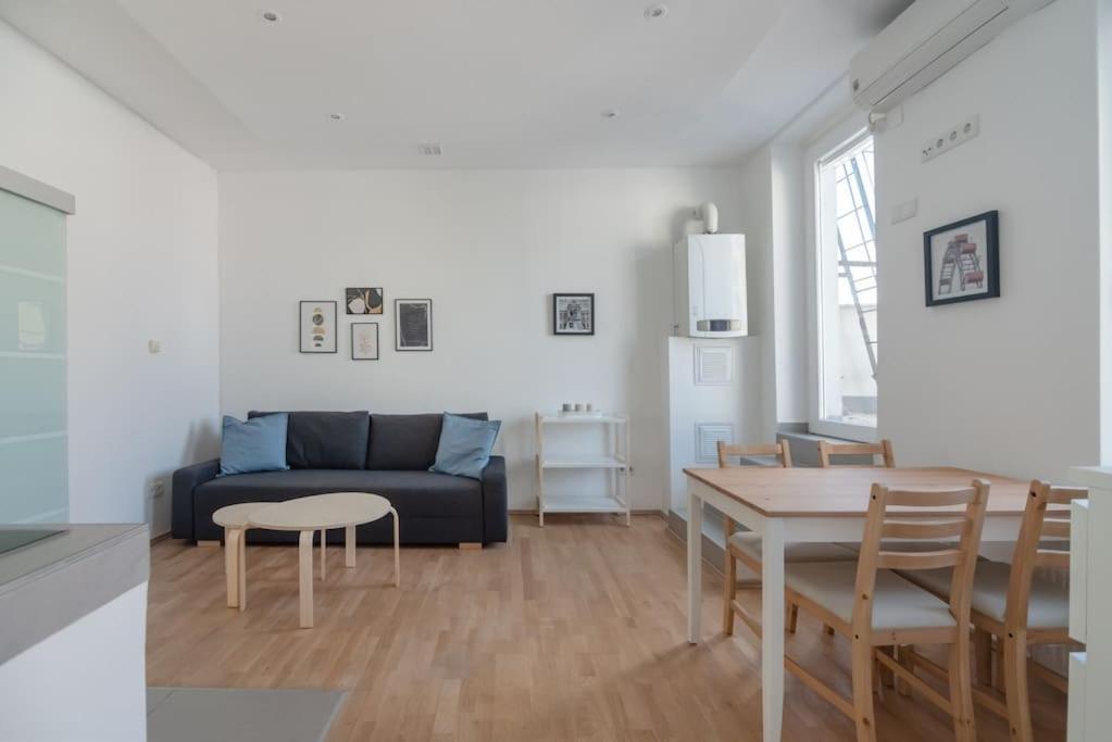 Grosse Terrasse, Klimaanlage Und U-Bahn Naehe Appartement Wenen Buitenkant foto