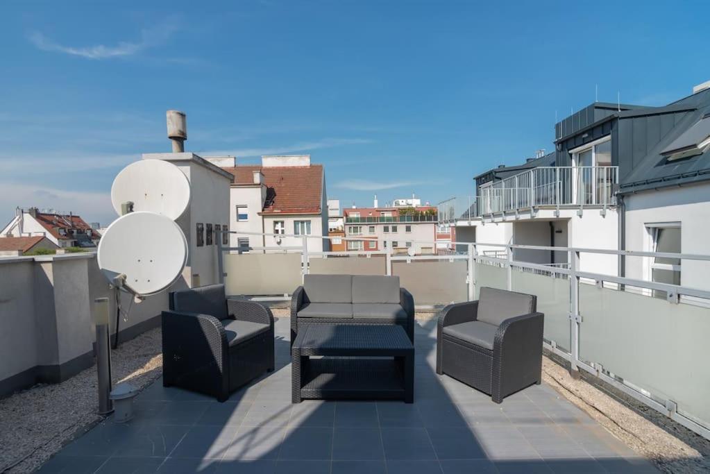Grosse Terrasse, Klimaanlage Und U-Bahn Naehe Appartement Wenen Buitenkant foto