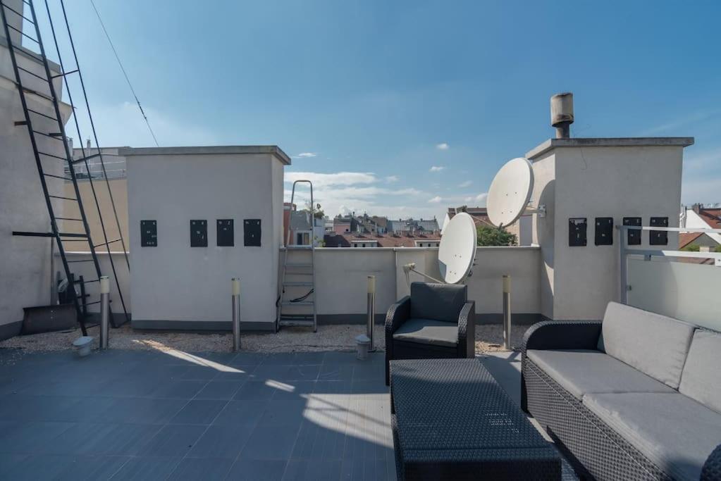 Grosse Terrasse, Klimaanlage Und U-Bahn Naehe Appartement Wenen Buitenkant foto