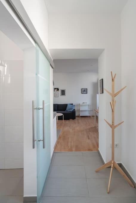 Grosse Terrasse, Klimaanlage Und U-Bahn Naehe Appartement Wenen Buitenkant foto