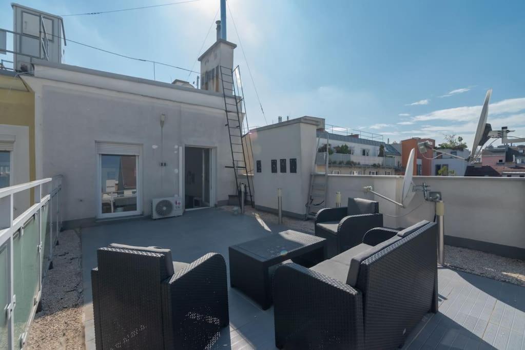 Grosse Terrasse, Klimaanlage Und U-Bahn Naehe Appartement Wenen Buitenkant foto