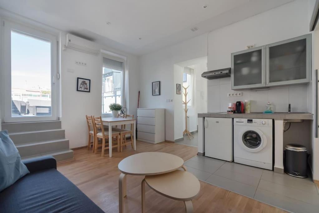 Grosse Terrasse, Klimaanlage Und U-Bahn Naehe Appartement Wenen Buitenkant foto