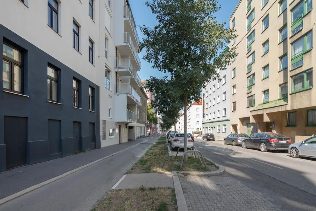Grosse Terrasse, Klimaanlage Und U-Bahn Naehe Appartement Wenen Buitenkant foto