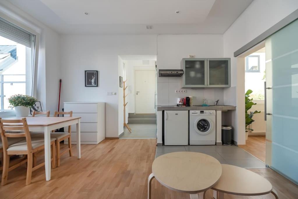 Grosse Terrasse, Klimaanlage Und U-Bahn Naehe Appartement Wenen Buitenkant foto