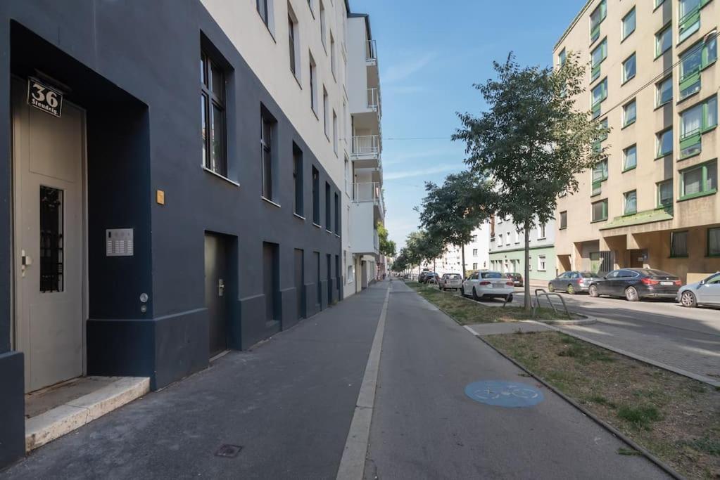 Grosse Terrasse, Klimaanlage Und U-Bahn Naehe Appartement Wenen Buitenkant foto