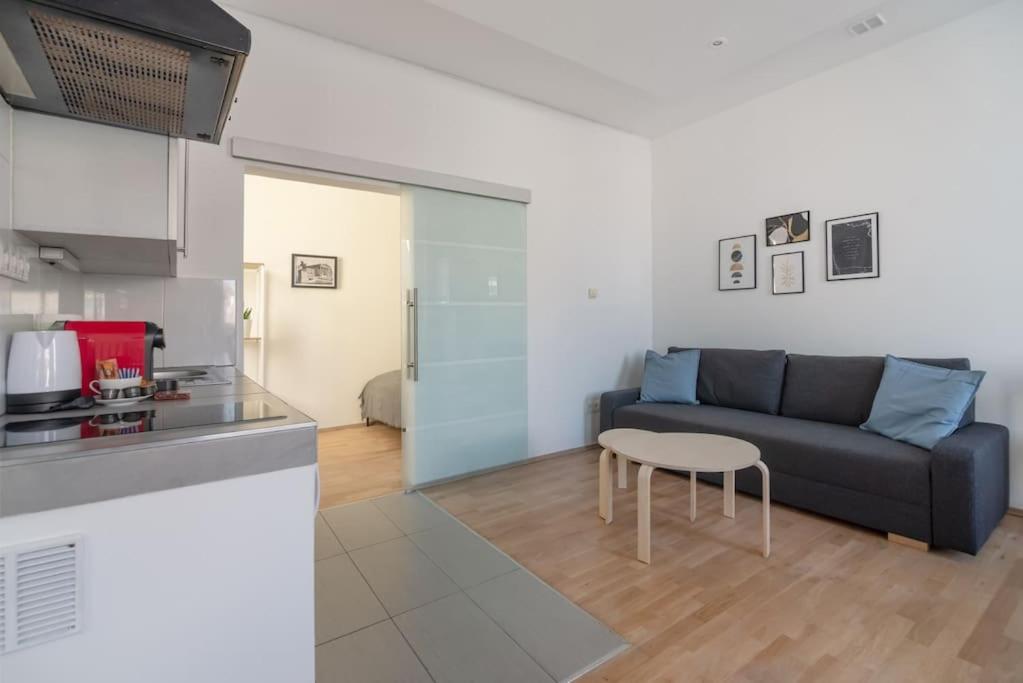 Grosse Terrasse, Klimaanlage Und U-Bahn Naehe Appartement Wenen Buitenkant foto