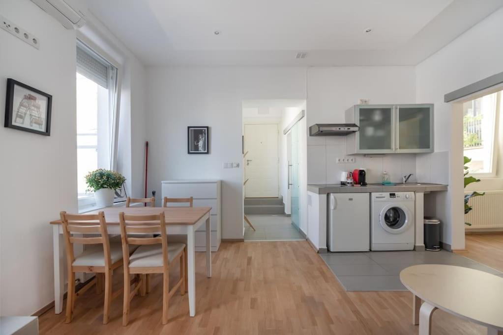 Grosse Terrasse, Klimaanlage Und U-Bahn Naehe Appartement Wenen Buitenkant foto