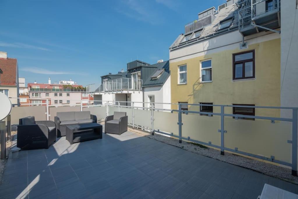 Grosse Terrasse, Klimaanlage Und U-Bahn Naehe Appartement Wenen Buitenkant foto